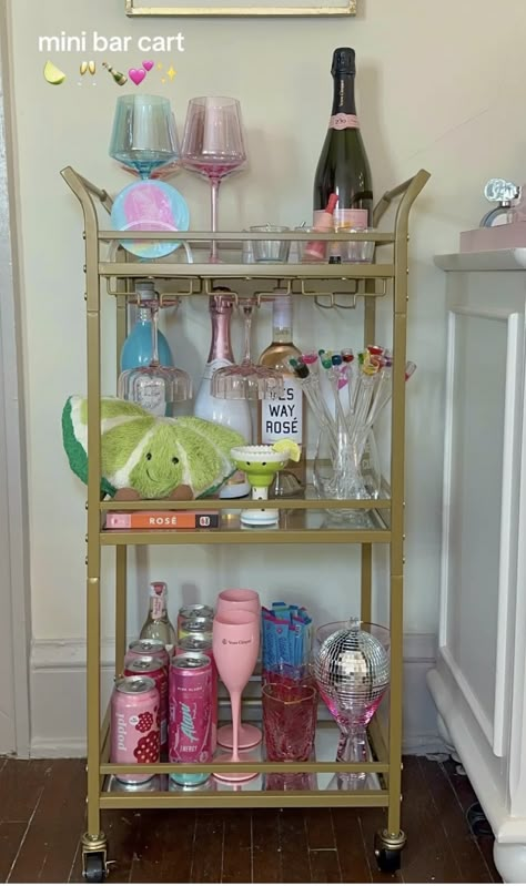 #barcartinspo #barcart #smallbarcart #wine #gold #jellycats Dorm Bar Cart Ideas, Bar Cart Inspo College, Bar Cart Ideas Apartments, Dorm Bar Cart, College Bar Cart, Apartment Bar Cart, Mini Bar Cart, Girly Bar Cart, Small Bar Cart