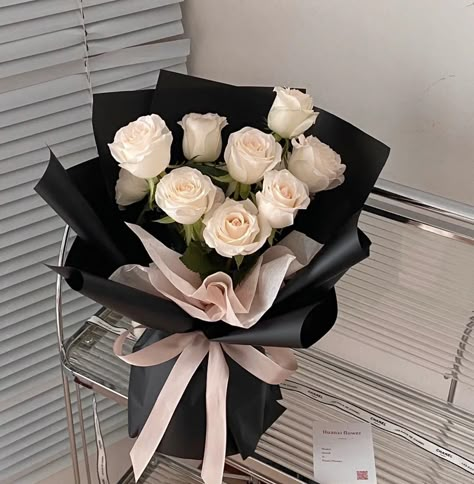 Black Rose Bouquet, Black Bouquet, Birthday Flowers Bouquet, Graduation Flowers, Flower Factory, White Rose Bouquet, Luxury Flower Bouquets, Boquette Flowers, Red Rose Bouquet