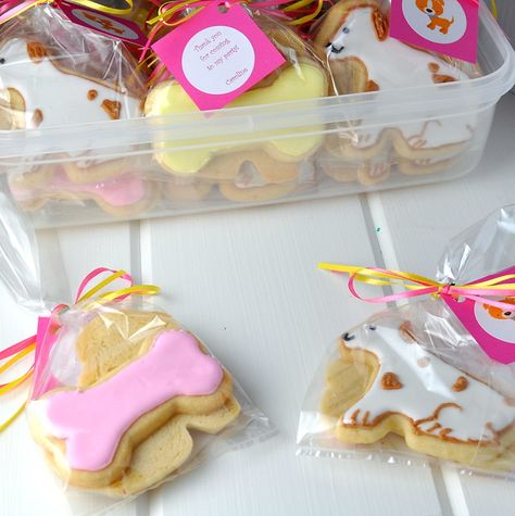 Dog Cookie Icing, Dog Treat Icing, Vday Cookies, Aka Party, Healthy Homemade Dog Food, Cookies Gingerbread, Doggie Treats, Cookie Cakes, Royal Icing Recipe