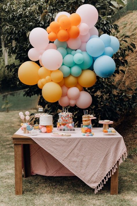 Vogue Birthday Party, Simple First Birthday, Cake Balloons, Backyard Birthday Parties, Simple Birthday Party, Aesthetic Vogue, Baby Birthday Decorations, Backyard Birthday, Toddler Birthday Party