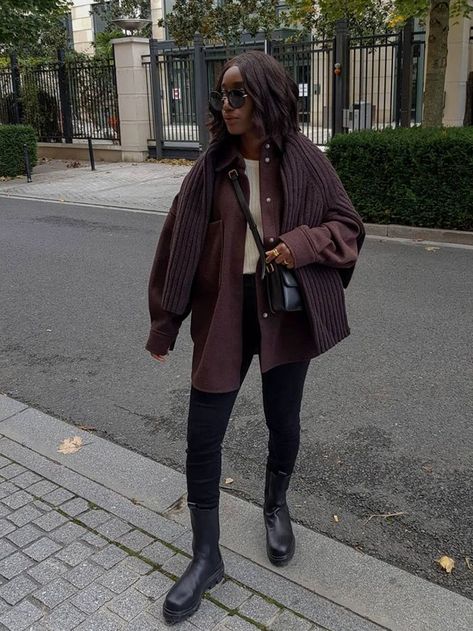 11 Winter Basics You Should See From Nordstrom, H&M, and Shopbop Chunky Flat Boots, Outfit Ideas November, Winter Basics, Black Flat Boots, Elegante Y Chic, Clothing Outfit Ideas, Loose Trousers, My Color, Trending Boots