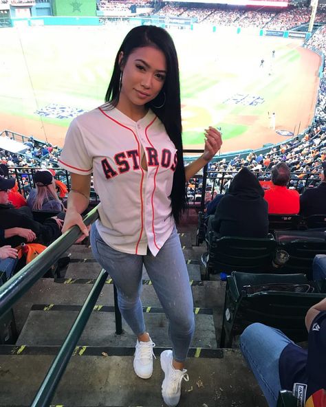 #worldseries forgot to post! ⚾️ #Correa #Astros Astros Outfit Woman, Astros Outfit, Hp Outfits, Astros Game, Baseball Pics, Baseball Photography, Astros Baseball, Baseball Pictures, Baseball Game