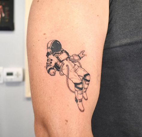 Female Astronaut Tattoo, Simple Astronaut Tattoo, Spaceman Tattoo, Astronaut Tattoo Ideas, Sjm Tattoo, Evan Tattoo, Space Sleeve, Space Song, Song Tattoos