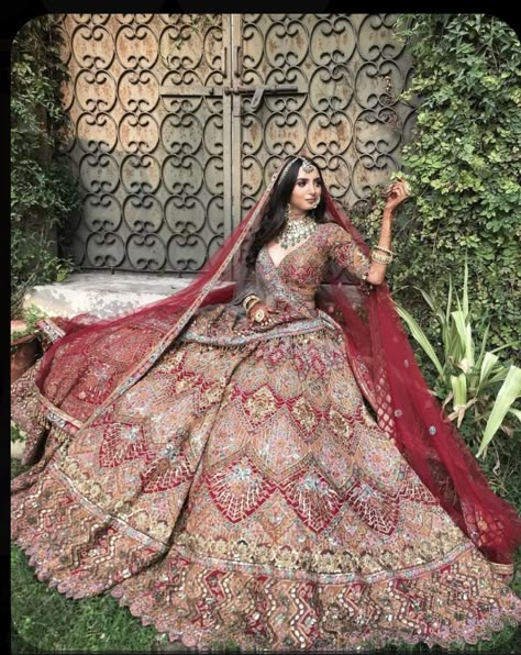 Traditional Red Bridal Lehenga, Bride Lehanga Designs Latest, Pastel Red Lehenga, Lehnga Bridal Designs Indian Weddings, Indian Wedding Dress Bridal Lehenga Red Traditional, Bride Lengha Bridal Collection, Wedding Lehnga Designs Latest For Bride, Pink Lengha Bridal, Red Lengha Bridal