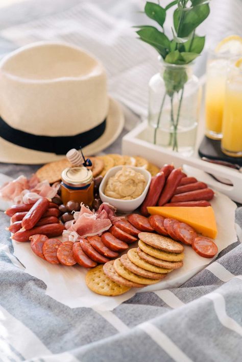 Picnic Food Photography, Picnic Charcuterie Board, Charcuterie Board Food, Picnic Photography, Indoor Photoshoot, Indoor Picnic, Campaign Shoot, Food Photoshoot, Toast Toppings