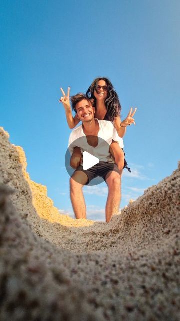 Photo A La Plage Instagram, Beach Photo Ideas For Couples, Beach Photo Shoot Ideas, Photos Couple Plage, Beach Pose Ideas, Beach Photoshoot Family, Insta Hacks, Creative Photography Poses, Couple Photo Ideas