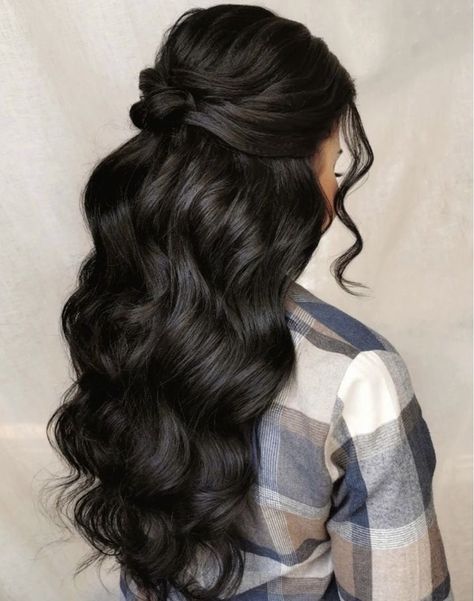 Quince Hairstyles For Long Hair, Elegant Ponytail, Quince Hairstyles With Crown, Simple Prom Hair, Short Homecoming Hair, Bridesmaid Hair Makeup, Quince Hairstyles, Homecoming Hairstyles Updos, Hairstyles Braided