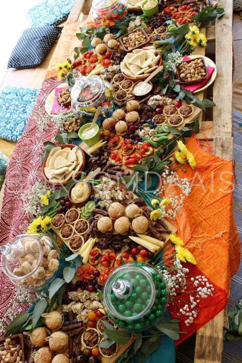 Boho Party Food, Boho Picnic Table, Bohemian Picnic, Sweet 16th Birthday, Lemon Herb Chicken, Beef Sliders, Bohemian Party, Picnic Inspiration, Party Ideas Birthday