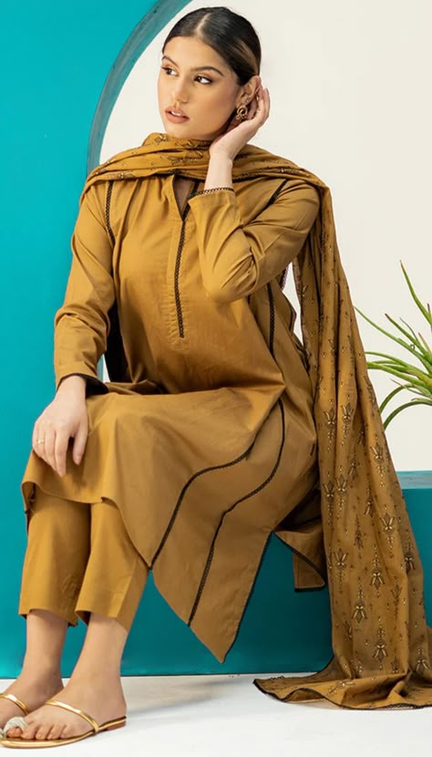 Suits Design With Lace, Plain Suits Design With Lace, Plain Suits Design, Anarkali Kurti Design, Dress For Eid, Plain Suits, Fashionable Activewear, Pretty Dresses Casual, Simple Kurta