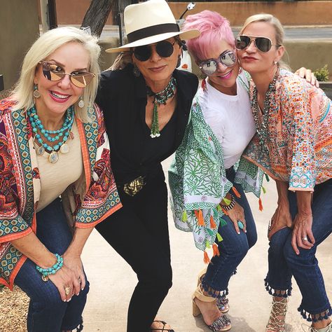 Santa Fe Girls Trip - Chic Over 50 Tawny Autumn, Dress Like A French Woman, Over 50 Hairstyles, A Well Styled Life, Nice Casual Outfits, Mexico Outfits, Ageing Gracefully, Mum Style, 50 Hairstyles