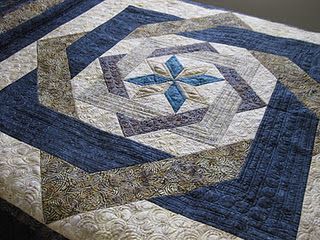 Blue and grey  Nice Labyrinth Quilt Pattern Free, Labyrinth Quilts, Labrynth Quilt Pattern, Labyrinth Quilt, Recycling Jeans, Sewing Nook, Celtic Quilt, Wedding Quilt, Picture Quilts