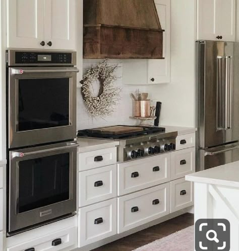 Rustic Home Interiors, Rustic Farmhouse Kitchen, Classic Kitchen, Dream Kitchens, Trendy Kitchen, Kitchen Redo, Kitchen Remodel Idea, Wall Oven, Happy Thursday