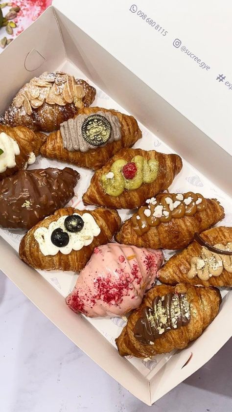 Korean Croissant, Playing With Food, Makanan Cepat Saji, Viral Recipes, Dessert Shop, Think Food, Pastry And Bakery, Food Drinks Dessert, Pastry Chef