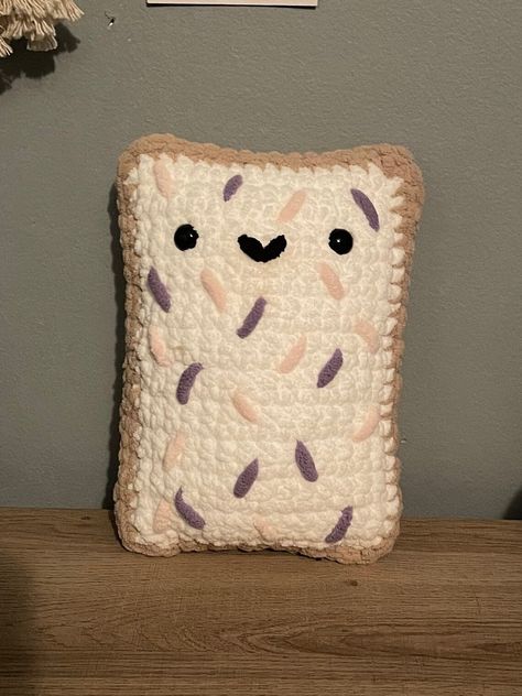 This is a digital pattern for how to crochet your own poptart plushie! This is NOT a physical item. No refunds will be given if mistaken for a physical item.  Feel free to sell your finished product or share it on social media, just please credit me as the pattern creator. Do not sell this pattern, copy or recreated. You can contact me anytime on Etsy or Instagram @craftyandcaffeinatedco.  Thanks for your support! Crochet Poptart, Easy Crochet Animals, Confection Au Crochet, Crochet Food, Beginner Crochet Projects, Crochet Simple, Crochet Baby Shoes, Fun Crochet Projects, Crochet Diy