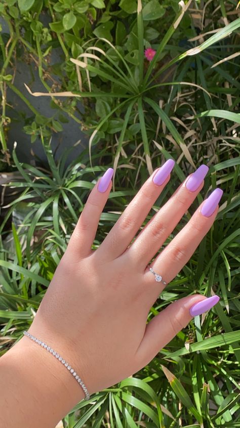 Chilling At The Beach, Nail Paint Shades, Fun Summer Nails, Summer Nail Ideas, Golden Nails, Sunny Vibes, Simple Acrylic Nails, Acrylic Nails Coffin Pink, Acrylic Nail Art