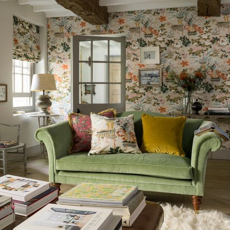 Wallpaper Lounge, Vintage Maximalist Decor, Room Wallpaper Designs, Feature Wall Design, Feature Wallpaper, Cottage Living Rooms, Chinoiserie Wallpaper, Maximalist Decor, Contemporary Wallpaper