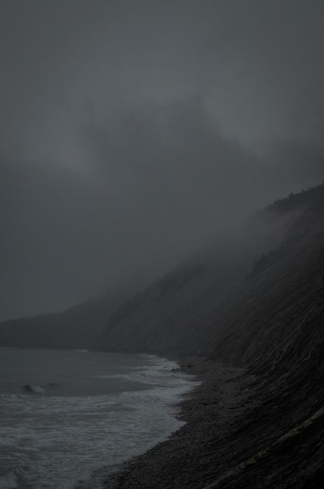 Rainy Ocean Aesthetic, Rain In Ocean, Heavy Rain Aesthetic, Rainy Ocean, Phil Elverum, Books Vibe, Rainy Beach, Ocean Rain, Scary Ocean