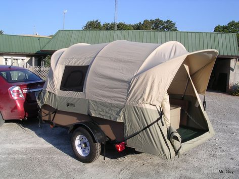 DIY tent trailer -this is a truck bed tent on a trailer.  If you click through to the link he explains how he did it so that all he has to do is lay the bows down flat without having to disassemble the tent Diy Tent Trailer, Tent Diy, Truck Bed Tent, Kombi Motorhome, Auto Camping, Truck Bed Camping, Trailer Tent, Diy Tent, Camping Diy