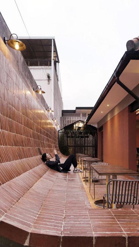 Brick Cafe, Traditional Korean House, Coffee Shop Photography, Public Space Design, Modern Cafe, Brick Architecture, Outdoor Cafe, Community Space, Best Flooring