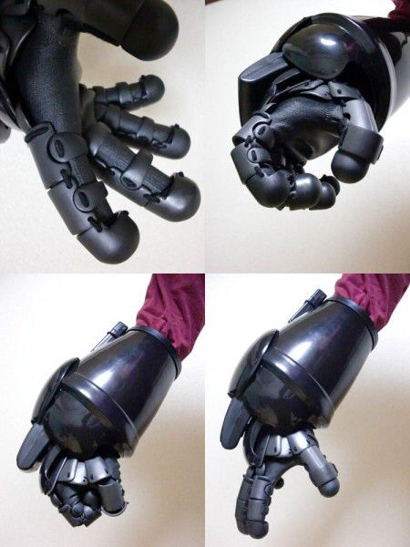 DIY Gauntlet 1 Robotic Gauntlet Concept Art, Metal Gauntlet Gloves, Big Gauntlets Art, Prowler Gauntlets, Large Character Design, Gauntlets Character Design, Robotic Gauntlet, Mecha Gauntlet, Gauntlet Drawing Reference