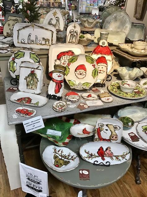 Christmas Pottery Plate Ideas, Etta B Pottery, Ceramic Christmas Plate Ideas, Pottery Santa, Christmas Pottery Plate, Christmas Pottery Platter Ideas, Holiday Pottery, Pottery Display, Holiday Platters