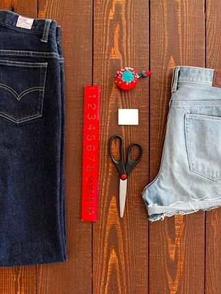 The PERFECT summer DIY for your wardrobe Diy Shorts, Diy Vetement, Perfect Denim, Cute Cuts, Jeans Diy, Old Jeans, Denim Cutoffs, Cut Off Jeans, Crafty Diy