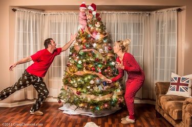 12 Hilarious Family Christmas Cards That Will Make You Laugh Out Loud - First for Women Funny Family Christmas Pictures, Funny Christmas Photo Cards, Funny Christmas Photos, Christmas Humor Ecards, Funny Christmas Pictures, Christmas Ecards, Griswold Family Christmas, Christmas Photo Props, Family Christmas Pictures