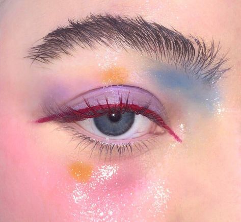 Dreamcore Makeup, Makeup Skills, Makeup Looks For Green Eyes, Bright Makeup, Rainbow Makeup, Alternative Makeup, Photoshoot Inspo, Blue Eyeshadow, Beauty Guru