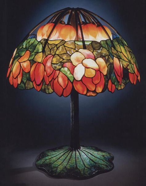 Tiffany lamps are still fashionable and collectible even though they are about a century old. A genuine antique Tiffany lamp made in the Tiffany Studios prior to 1928 is very rare. Searching for accessible Tiffany-style lamps is a better choice because authentic items can cost tens of thousands of dollars, sometimes even hundreds of thousands. It can be difficult for contemporary craftspeople to unlock the secret of #tiffany lamp Handel Lamps, Tiffany Lamp Shade, Tiffany Style Lighting, Terrarium Wedding, Art Nouveau Lamps, Lamps Interior, Lotus Lamp, Mushroom Lamps, Foil Method