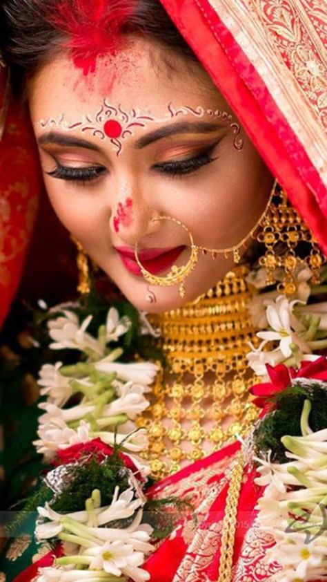 Sindur Dan Photography, Bridal Pic, Gorgeous Bridal Makeup, South Indian Bride Saree, Indian Bride Poses, Amazing Dp, Tikka Jewelry, Bride Photos Poses, Marriage Material