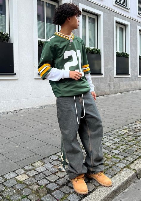 Streetwear 90s Men, Mens Vintage Fits, Streetwear Outfit 90s, Fits With Jerseys, W Fits Men, Ny Streetwear Men, Ideas For Outfits, Green Shirt Outfit Men Street Styles, Streetware Outfits Boys