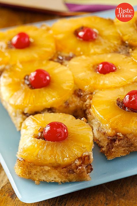 Classic Pineapple Upside-Down Cake Pineapple Upside Down Cake Recipe, Upside Down Cake Recipe, Bolo Fit, Torte Cupcake, Pineapple Upside, Pineapple Upside Down Cake, Pineapple Upside Down, Pineapple Cake, Classic Cake