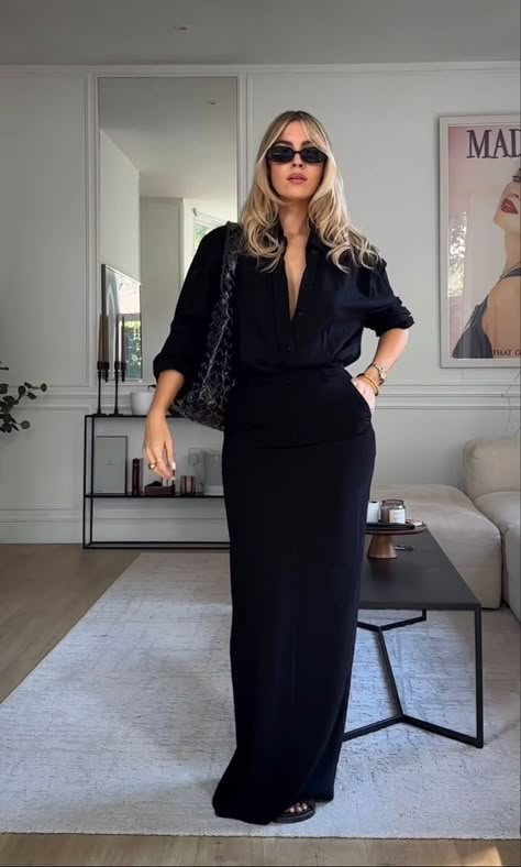 Ladies Outing Outfit Ideas, Luxury Modest Outfits, Black Miami Outfit, Polished Aesthetic Outfits, Modest Outfit Ideas Black Women, Rich Mom Aesthetic Outfits Classy, Mid Size Elegant Outfits, Casual Black Maxi Skirt Outfit, Flamboyant Natural Business Casual