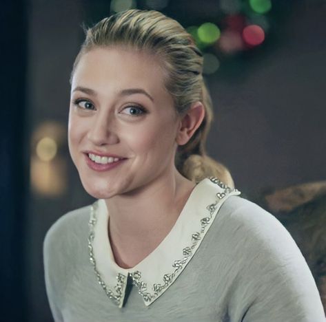 season 2 Betty Cooper Season 1, Betty Cooper Outfits, Betty Cooper Riverdale, Brooke Hogan, Betty Cooper, Lili Reinhart, Riverdale, Season 1, Halloween Costumes