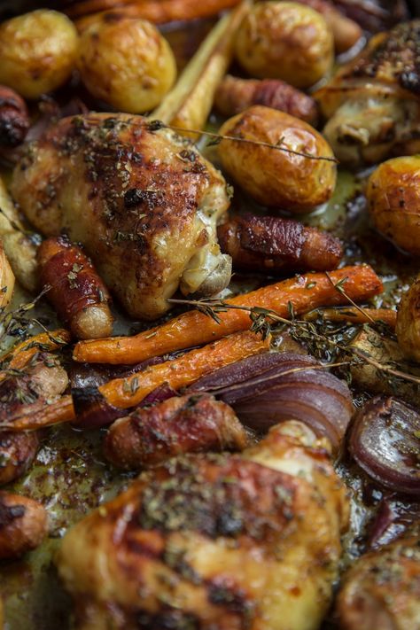 One Pot Sunday Dinner, Easter Sunday Dinner Ideas, British Roast Dinner, Sunday Roasts, Sunday Dinner Ideas, Sunday Roast Dinner, Sunday Dinners, Weekday Dinner, Irish Food