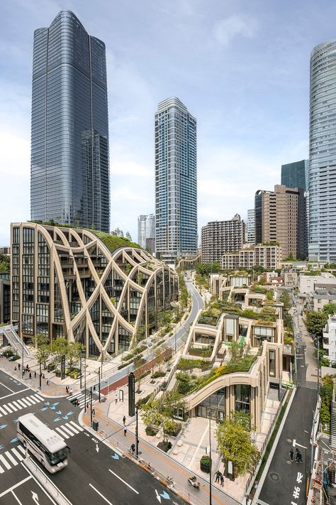 Heatherwick Studio, Thomas Heatherwick, Timber Pergola, Outdoor Learning Spaces, Covered Walkway, Tokyo Design, New Architecture, Roof Structure, Entrance Design