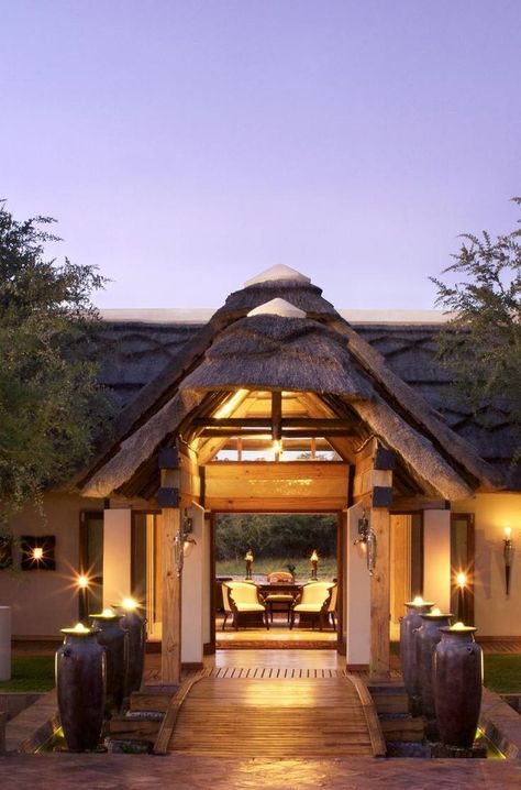 Safari Lodge Decor, Safari Lodge Interior, Lodge Interiors, African Lodge, Lodges Design, Bush Lodge, Lodge Ideas, Luxury Safari Lodge, Lodge Design