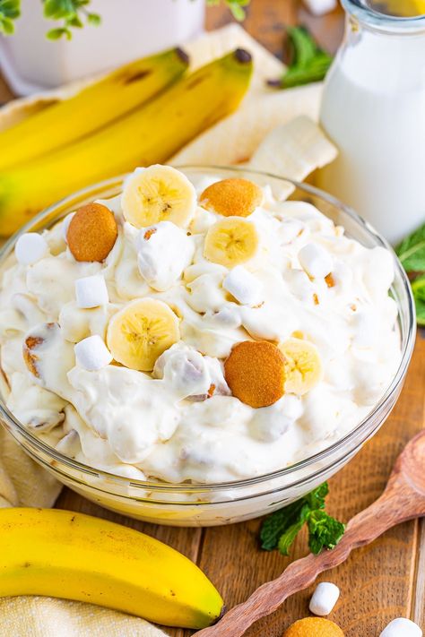 Banana Pudding Fluff Salad with Whipped Cream Banana Pudding Fluff, Pudding Fluff, Citrus Dressing Recipe, Banana Salad, Sweet Salad, Banana Desserts, Jello With Fruit, Fluff Salad, Pudding Flavors