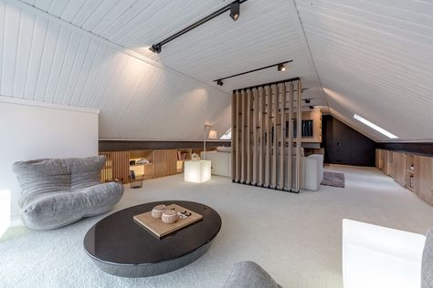 Attic Apartment by Lofting Carpeted Living Room, Renovation Old House, Attic Living Room, Slanted Walls, Attic Lighting, Apartment Loft, Attic House, Contemporary Living Room Design, Attic Flooring