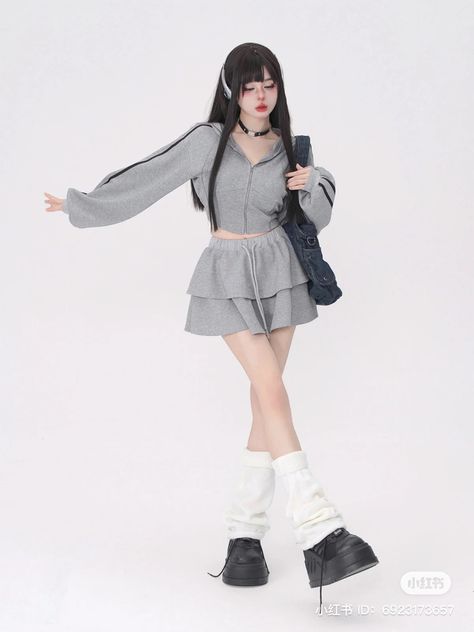 Cute Gl2 Outfits, Devilinspired Outfit, Full Body Pics Poses, Shoe Reference Photo, Kpop Audition Outfit, Cute Standing Poses, Pose With Bag, Fashion Pose Reference, Bust Pose