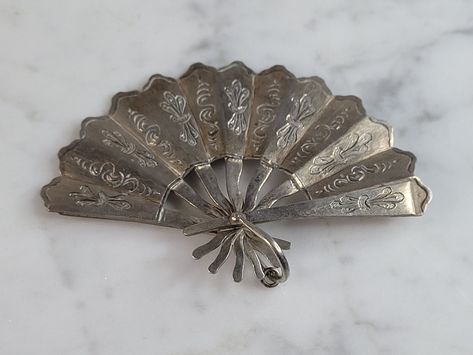 "FOR SALE IS THIS WOMENS VINTAGE ESTATE STERLING SILVER CHINESE FAN PENDANT .   PENDANT  WEIGHS 15.4g AND PENDANT  MEASURES 2 3/4\" LONG BY 1 7/8\" WIDE.  PENDANT IS NOT MARKED BUT IT HAS BEEN TESTED AND IS GUARANTEED TO BE AS DESCRIBED. MAKES A GREAT GIFT FOR THAT SOMEONE SPECIAL. IF ANY QUESTIONS, PLEASE ASK. BE SURE TO CHECK OUT OUR OTHER ITEMS FOR SALE. IF THERE ARE ANY ISSUES PLEASE CONTACT US, WE'RE ALWAYS HAPPY TO TRY TO HELP YOU OUT AS BEST AS WE CAN." Silly Clothes, Chinese Fan, Antique Fans, Gold Heart Bracelet, Fan Jewelry, Modernist Ring, White Gold Diamond Rings, Vintage Grunge, Coin Pendant