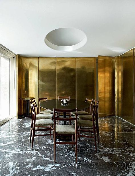 Black Marble Floor, Gold Dining Room, Scandinavian Dining Room, Glamour Vintage, Marble Flooring, Eero Saarinen, Design Del Prodotto, Gio Ponti, Marble Floor