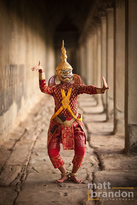 Ravana, portrayed by Rechana, a beautiful young Cambodian woman in Angkor Wat Temple. Khmer Dance, Cambodia Culture, Beautiful Thailand, Khmer Art, Khmer Culture, Angkor Wat Cambodia, Angkor Thom, Cambodian Art, Thai Costume