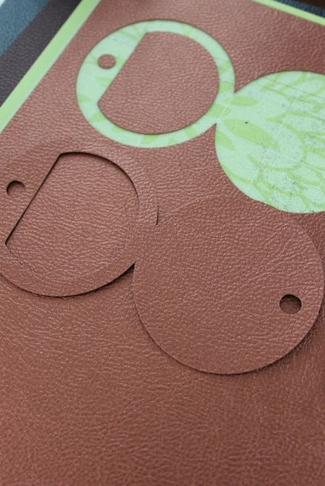 Leather Cricut Crafts, Faux Leather Cricut Projects Svg Free, No Sew Faux Leather Crafts, Leather Keychain Diy, Faux Leather Key Fob, Keychain Crafts, Cricut Leather, Diy Leather Earrings, Diy Leather Projects