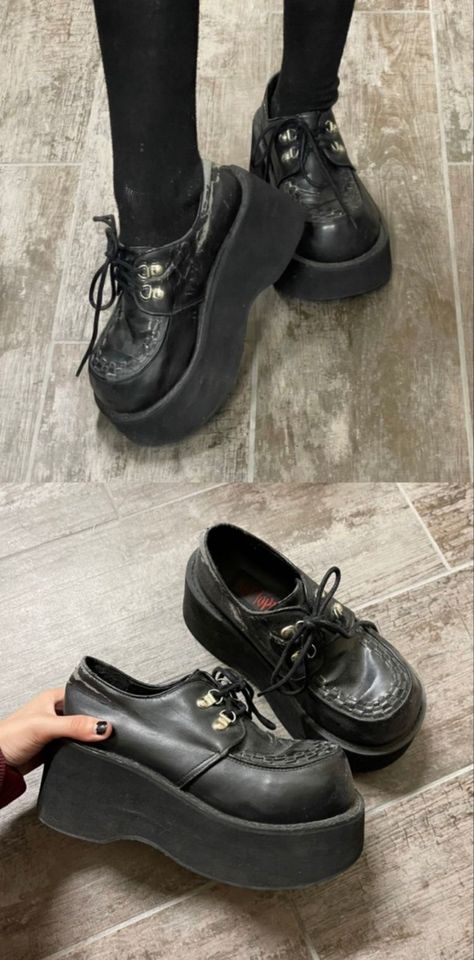 How To Style Platform Shoes, Vintage Demonia Shoes, Creeper Shoes Outfit, Creepers Shoes Outfit, Vintage Hot Topic, Creepers Outfit, Creeper Outfit, Grunge Shoes, Platform Creepers