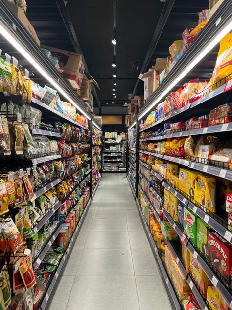 Hyper Market Design, Supermarket Shopping, Supermarket Background, Aesthetic Supermarket, Grocery Aisle Aesthetic, Super Market Aesthetic, Seven Eleven Photoshoot, Super Market, Supermarket Aesthetic