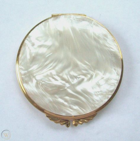 Vintage Volupte Art Deco Swirled Mother of Pearl Compact Mirror Makeup Case | #1990192158 Mother Of Pearl Compact Mirror, Vintage Mirror Compact, Vintage Compact Mirror Aesthetic, Shell Compact Mirror, Antique Compact Mirror, Vintage Powder Compacts, Vintage Makeup Case, Vintage Makeup Compact, Compact Mirror Aesthetic