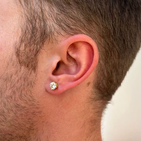 Gold Stud Diamond Earrings, Diamond Earrings Studs Men, Guys Ear Piercings Men Stud Earrings, Diamond Stud Earrings For Men, Mens Stud And Hoop Earrings, Men Ear Studs Diamonds, Diamond Studs For Men, Mens Diamond Stud Earrings, Earrings Mens