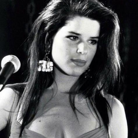 Sidney Scream, Scream Actors, Scream Cast, 90s Actresses, 90s Actors, Scream Franchise, Neve Campbell, Scream Movie, Travel Sports