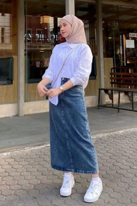 Long Denim Skirt Outfit Ideas, Outfit Styling Ideas, Jeans Outfit Hijab, Skirt Outfits Hijab, Summer Denim Outfits, Outfit Ideas Muslim, Long Denim Skirt Outfit, Long Jeans Skirt, Jeans Long Skirt